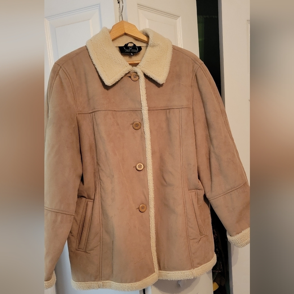Utex Design poly/acrylic button-down coat with faux suede  and faux wool Size XL